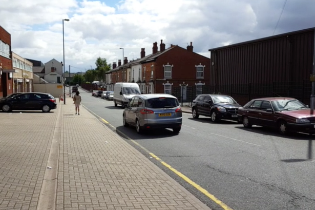 Mężczyzna ścigany przez uzbrojony gang w Sparkbrook
