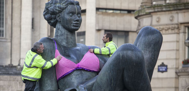 “Floozie in the Jacuzzi “ w końcu okryta