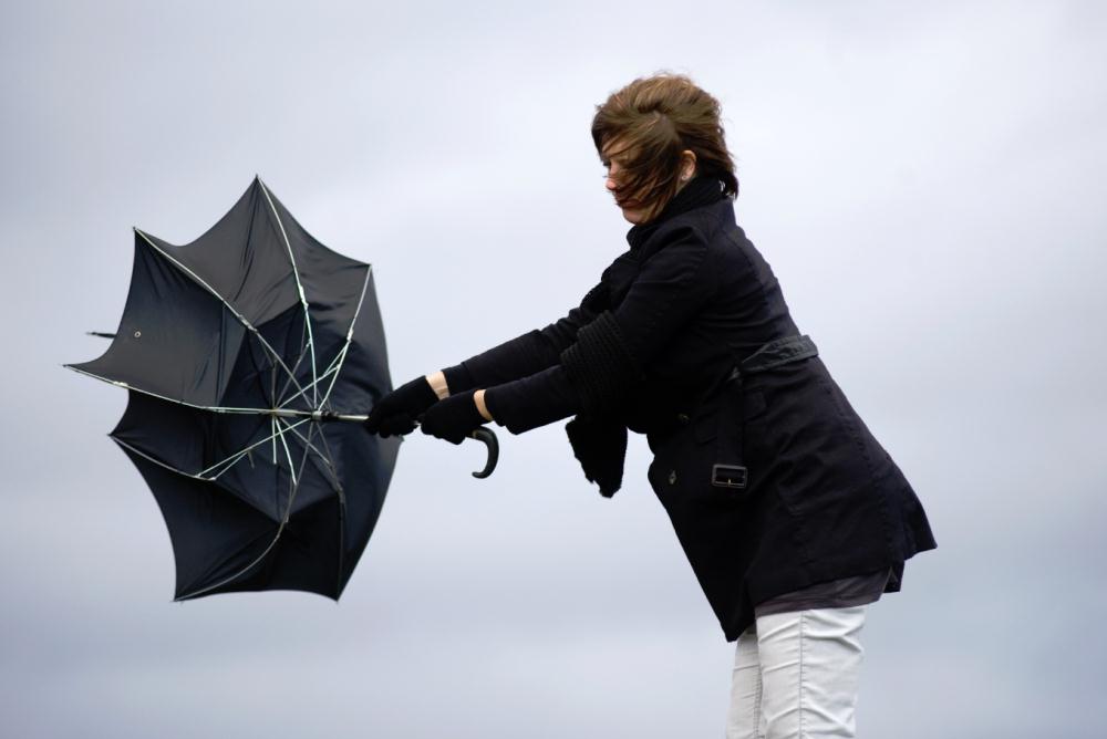 Żółte ostrzeżenie - we wtorek będzie porywisty wiatr