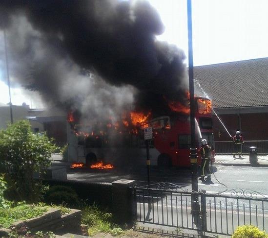 Nastolatkowie, którzy podpalili autobus skazani na dwa lata