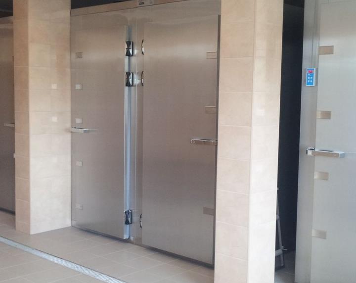 Kobieta ożyła po 11 godzinach spędzonych w chłodni zakładu pogrzebowego