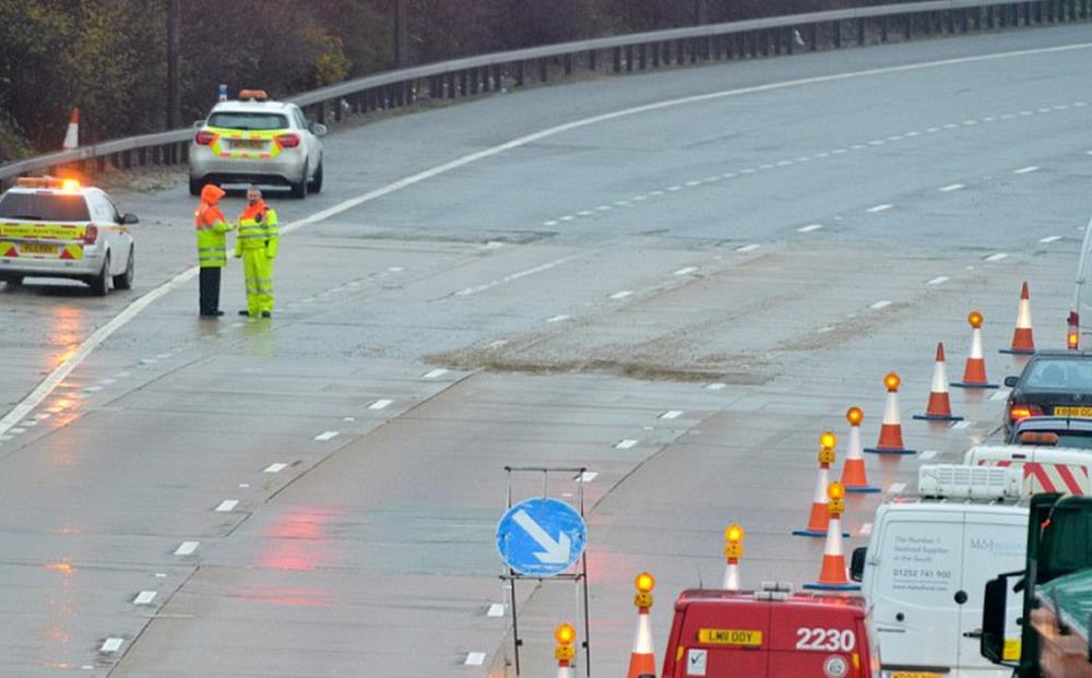 Ogromny korek na M25. Zapadła się jezdnia