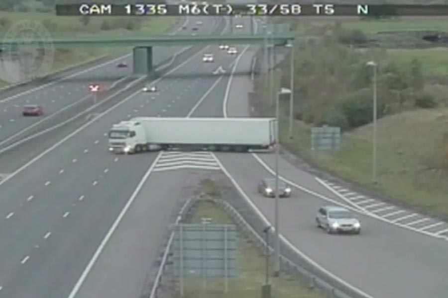 Video: Wykonywał niebezpieczny manewr na autostradzie