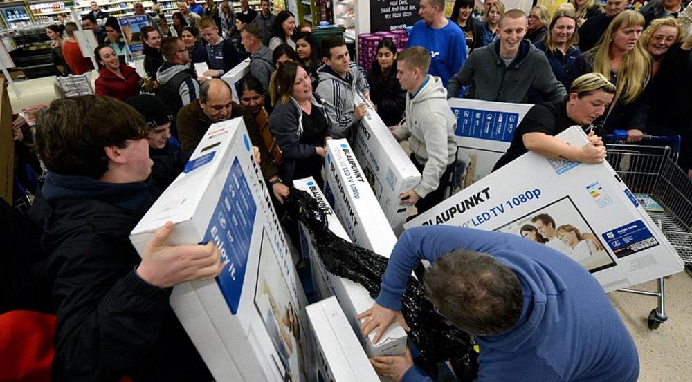 Black Friday: Ogromne przeceny i chaos w sklepach