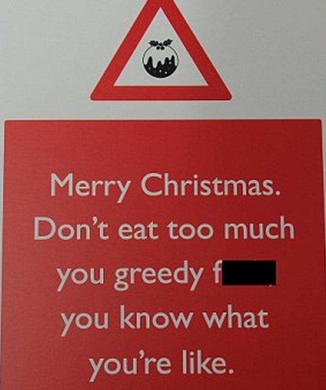 Wulgarne kartki świąteczne sprzedawane w brytyjskich sklepach
