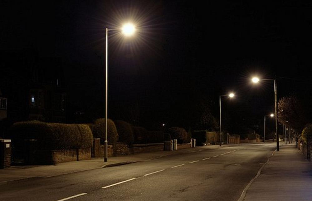 Samorządy wyłączają lampy uliczne, skutek - większa liczba przestępstw i wypadków drogowych