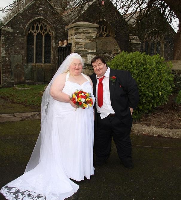 Małżeństwo zbyt otyłe, by pracować otrzymuje rocznie ponad 20 tys. funtów z zasiłków