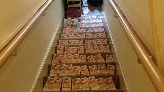 Złodziej wpadł w ręce policji, bo zrobił zdjęcia skradzionych pieniędzy