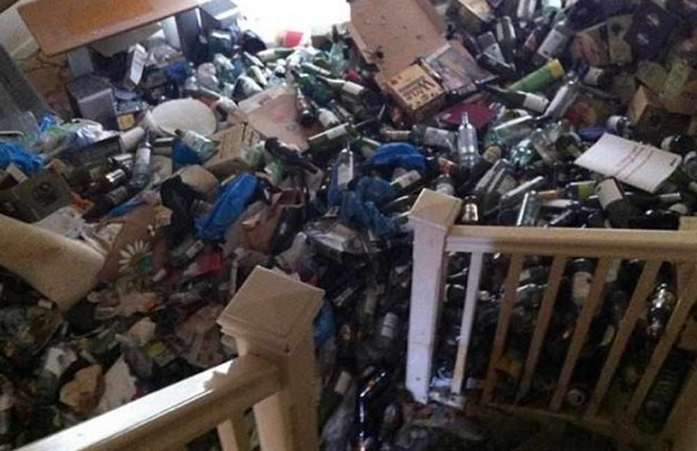 Lokator bałaganiarz pozostawił w wynajmowanym domu góry śmieci