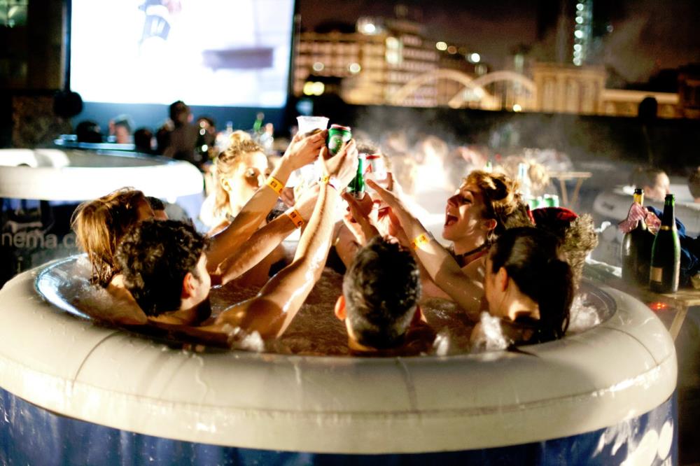 10 kwietnia w Digbeth zostanie otwarte Hot Tub Cinema, czyli kino z jacuzzi