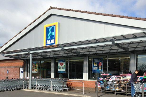 Uzbrojony gang napadł na sklep Aldi w Kingstanding