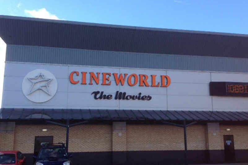 Protest w kinie w Wolverhampton – ewakuowano setki widzów