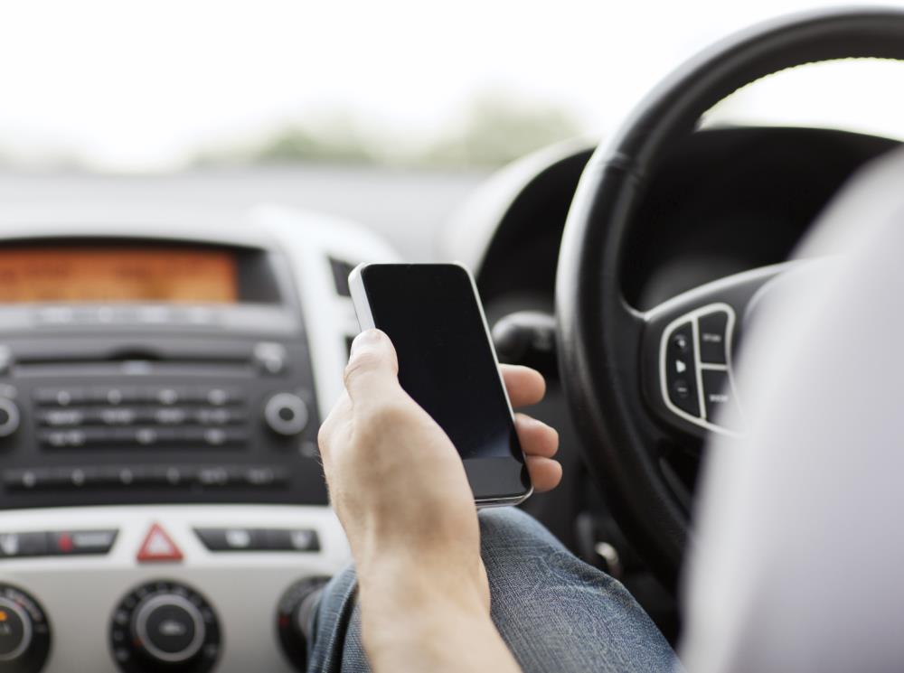 1.6 tys. kierowców z West Midlands otrzymało mandaty za używanie telefonów podczas jazdy