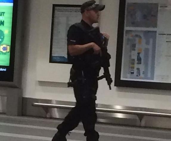 Uzbrojony w granat mężczyzna na stacji New Street w Birmingham