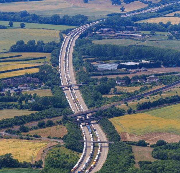 Strajk w porcie w Calais – kierowcy utknęli w ogromnych korkach