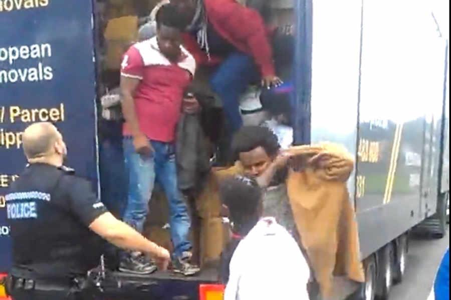 18 tys. funtów kary dla firmy z Walsall, która przewiozła do UK nielegalnych imigrantów