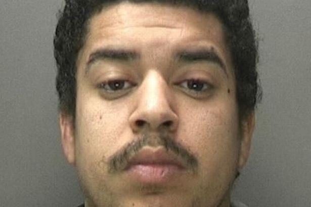 Młody mieszkaniec Birmingham napastował seksualnie dwie nastolatki w wieku 12 i 13 lat