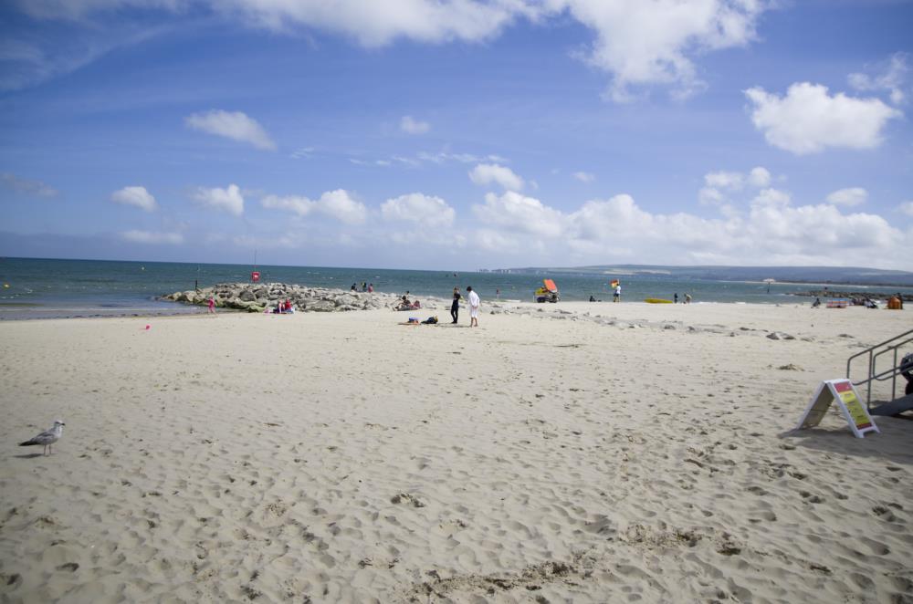 Piękna plaża, czysta woda i jedno z najdroższych miejsc do życia – poznajcie Sandbanks