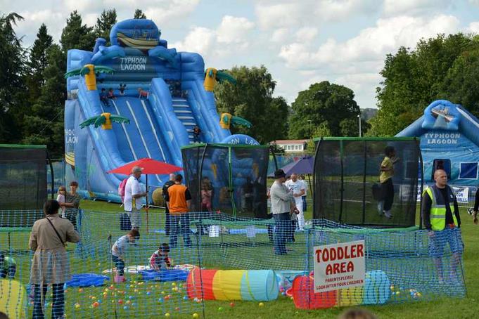 Inflatable World Theme Park zawitał do Wolverhampton