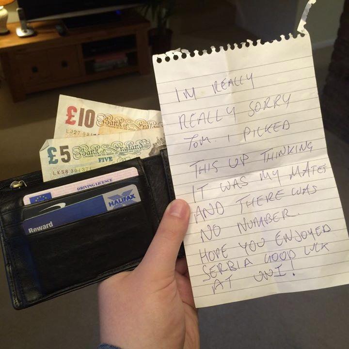 Przez pomyłkę zabrał portfel nieznajomego, odesłał go w nienaruszonym stanie