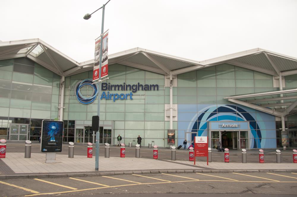 Na lotnisku w Birmingham zatrzymano 30-latkę podejrzewaną o chęć dołączenia do terrorystów