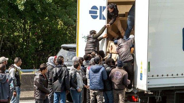 Ambasada RP w Londynie wydała ostrzeżenie dla kierowców ciężarówek