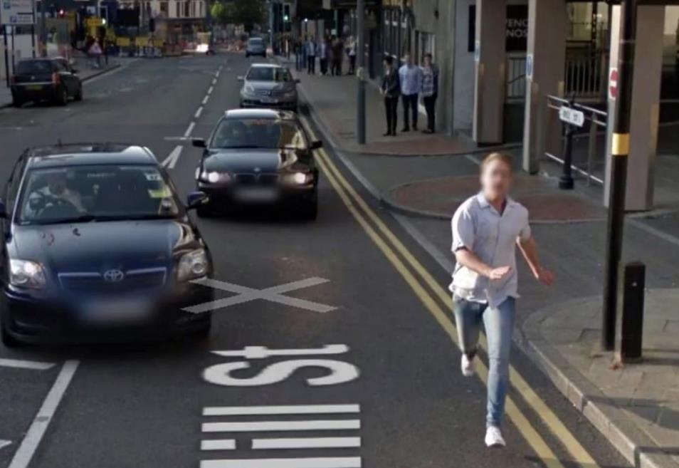 Pijany mężczyzna gonił samochód Google Street View – film trafił do sieci