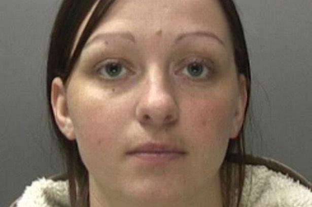 Pracownica banku okradała klientów, aby ratować swój związek z uzależnionym od hazardu narzeczonym.