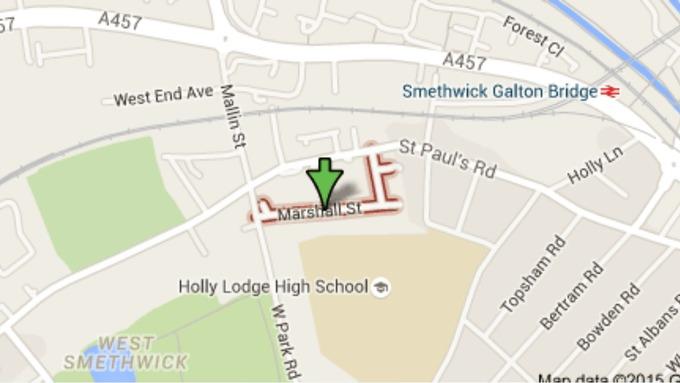 Nieznany sprawca ostrzelał dom w Smethwick – policja prosi o pomoc