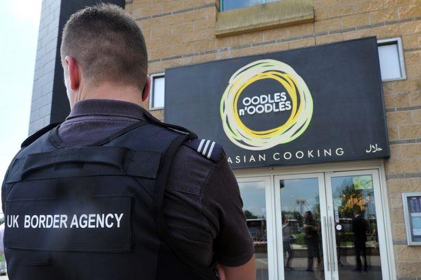 Zatrzymano sześciu imigrantów pracujących nielegalnie w restauracji w Birmingham