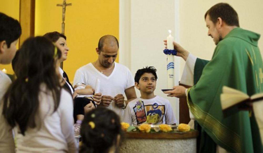 Muzułmanie zmieniają wiarę na chrześcijaństwo, by zwiększyć szanse na azyl w Niemczech