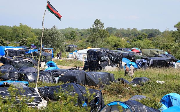 Terrorysta z ISIS ukrywa się wśród uchodźców w Calais