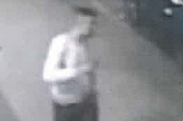 Trwają poszukiwania mężczyzny, który napastował dwie nastolatki w West Bromwich