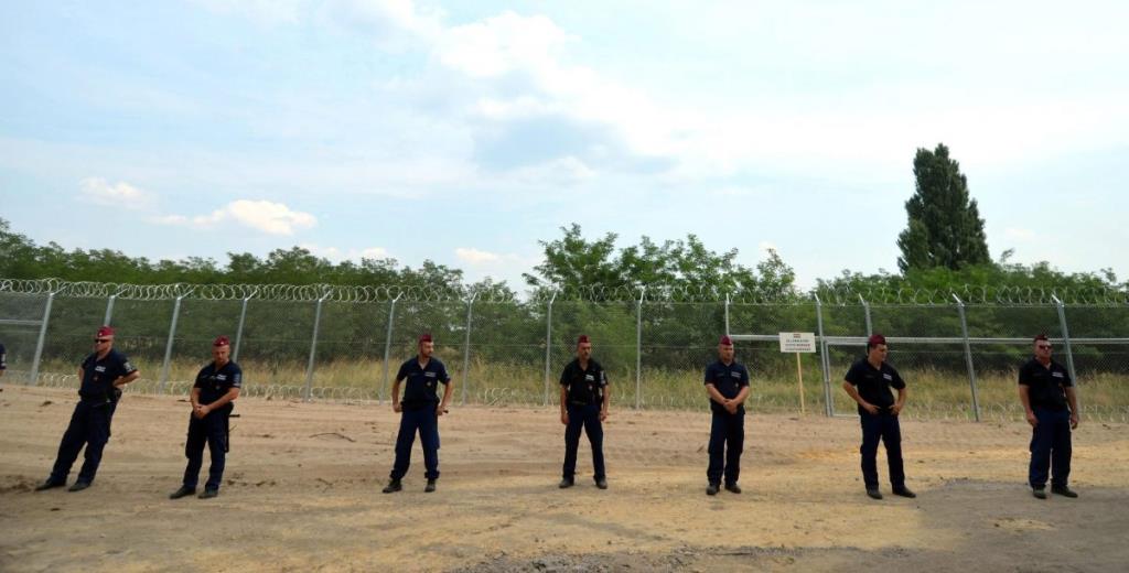 Uchodźcy ruszyli w kierunku Chorwacji