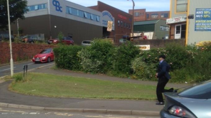 Udaje, że chce kupić samochód, a potem go kradnie - policja szuka złodzieja aut