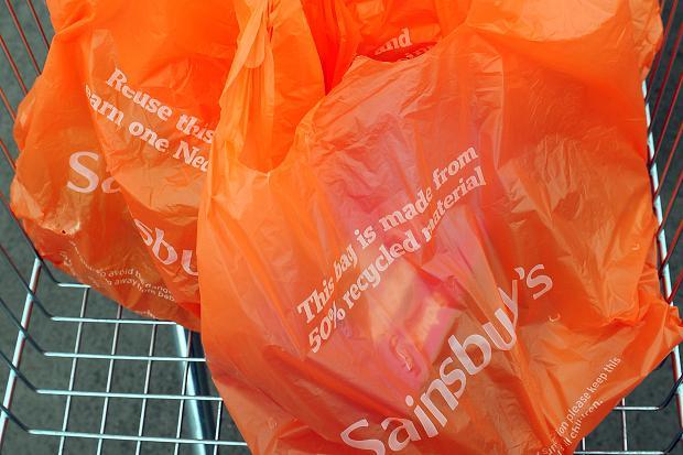 Od 5 października zapłacimy za jednorazowe siatki w supermarketach