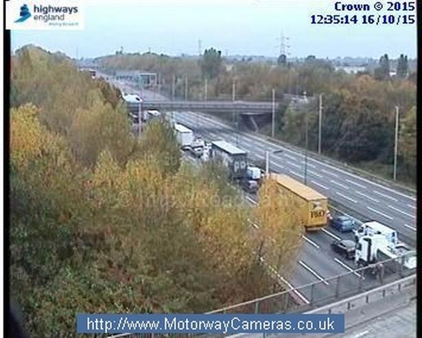 Ogromne korki na M6 – droga zamknięta w obu kierunkach