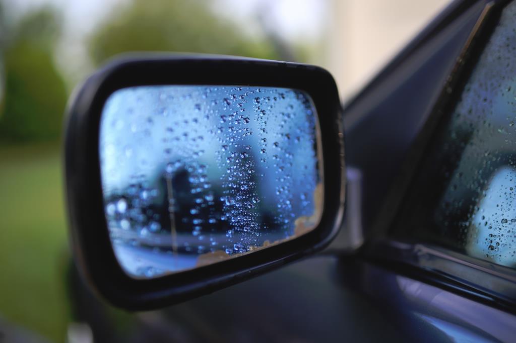 Kierowcy wyjeżdżający na drogę podczas złej pogody, mogą wkrótce płacić wyższe ubezpieczenie