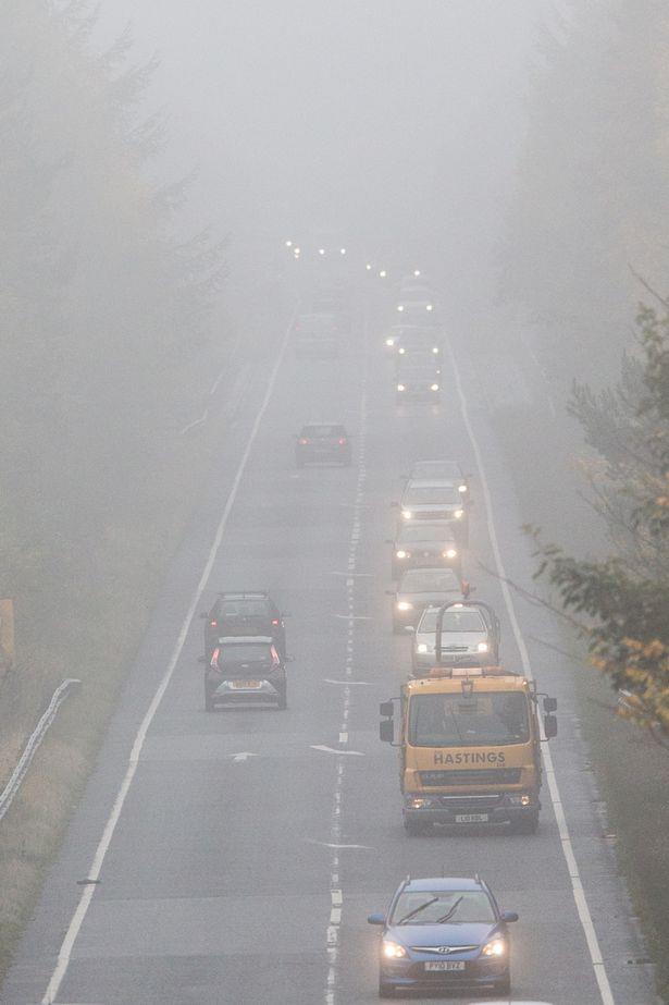 Gęsta mgła nad Birmingham powoduje utrudnienia w ruchu