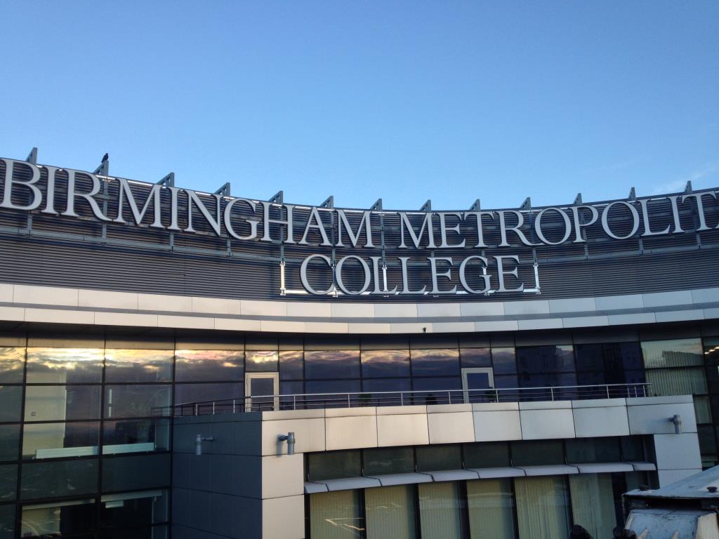 Birmingham Metropolitan College zamyka dwa oddziały