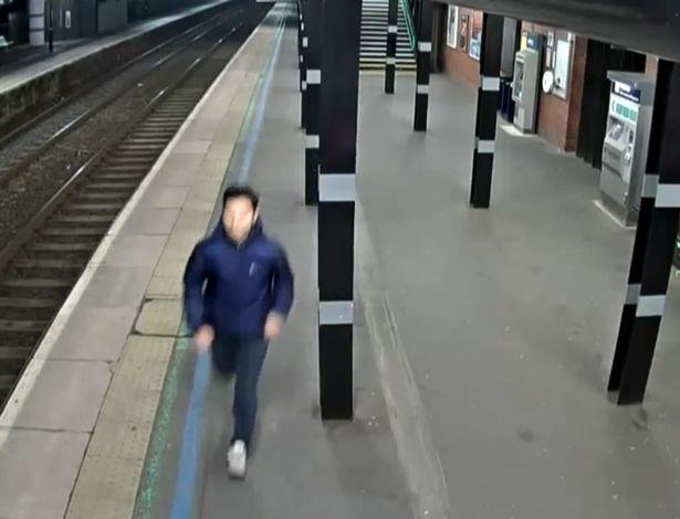Napastnik ścigał przez dworzec Selly Oak przerażoną studentkę, bo chciał ukraść jej samochód