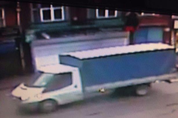 Trwają poszukiwania mężczyzny, który w Rowley Regis zaatakował 13-latkę