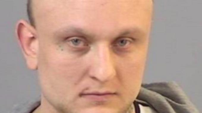 Policja prosi o pomoc w znalezieniu zbiegłego Polaka.