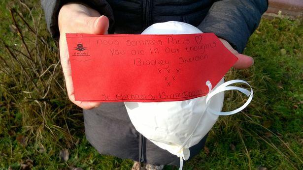 Balon wypuszczony w Rowley Regis w geście solidarności z Francuzami znaleziony w Polsce