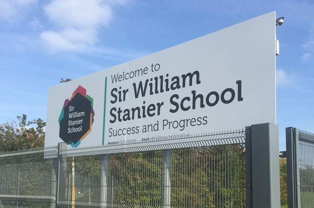 Słowaccy uczniowie w Crewe kazali angielskim dzieciom oddawać im pokłony