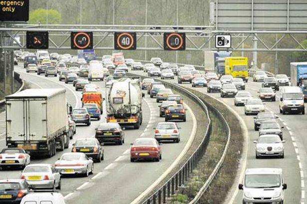 Surowe kary dla kierowców, którzy zignorowali znak informujący o zamknięciu pasów M42