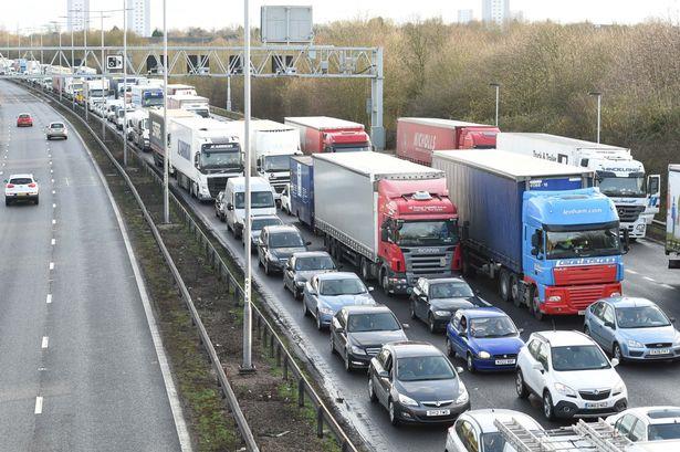 Prawie 24-godzinne zamknięcie M6 w lutym mogło się przekształcić w kryzys humanitarny