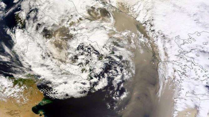 Pył znad Sahary i „krwawy deszcz” mogą dotrzeć do West Midlands