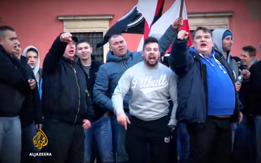 Poles Apart - Film ukazujący zmiany w Polsce oraz stosunek Polaków do uchodźców.