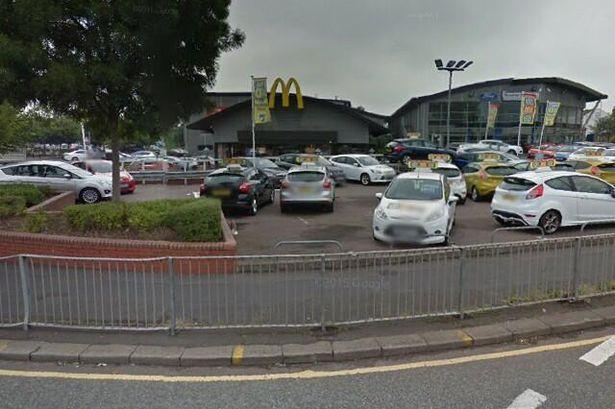 Opary chemiczne w McDonaldzie w Stafford – dwie osoby trafiły do szpitala